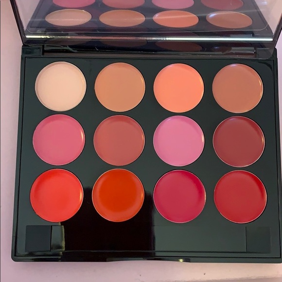 Lip statement palette - Picture 3 of 3